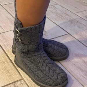 UGG Charcoal Knit Women's Boots size 7